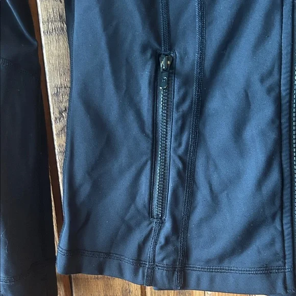 Lululemon Women's Black Jacket.   Size 6 - Picture 5 of 15